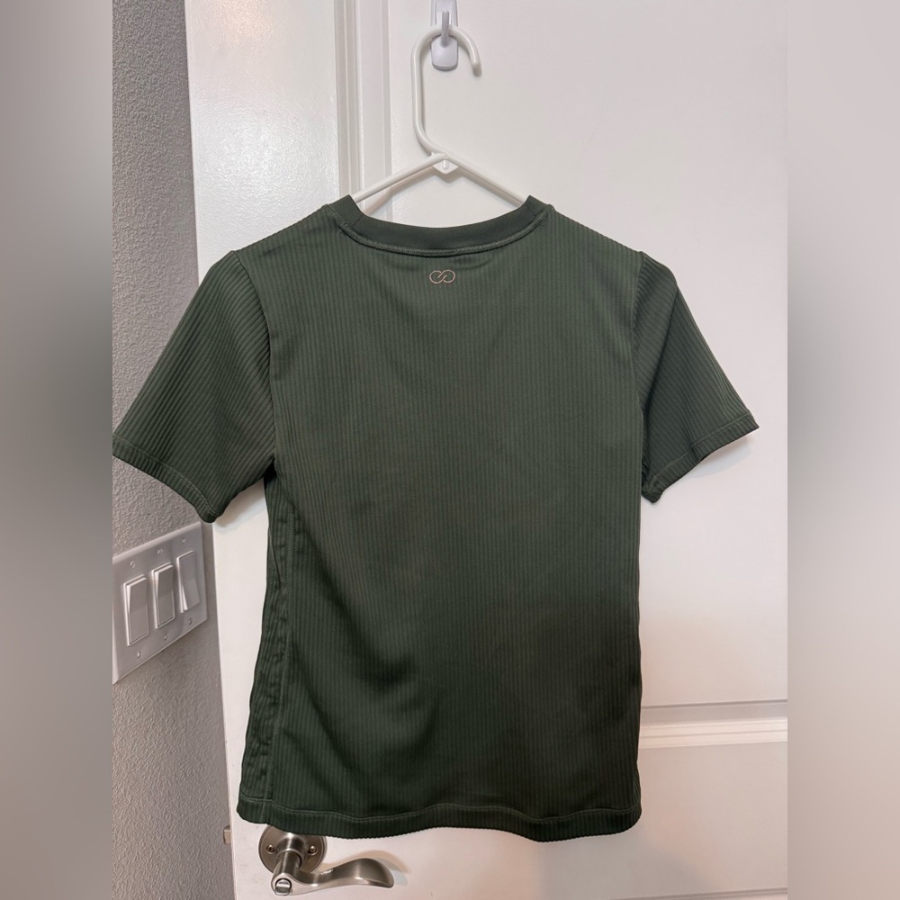 Calia by Carrie Underwood Green Ribbed T-Shirt - Picture 2 of 3